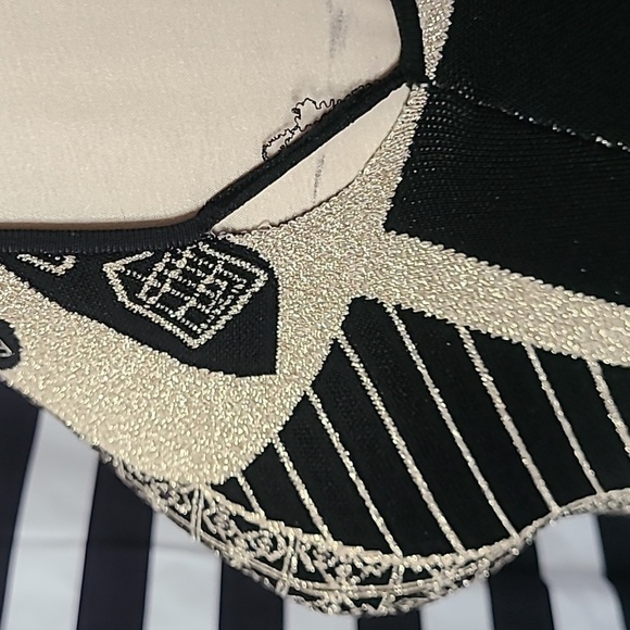 Elegant Black and Gold Women's Dress - Picture 11 of 13